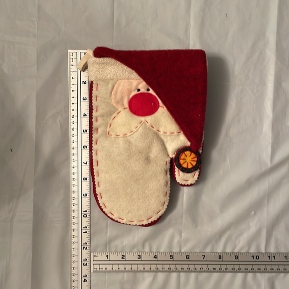 ๐
 Vintage Russ Santa Oven Mitt  - Charming Holiday Decor! ๐
 - Picture 4 of 6